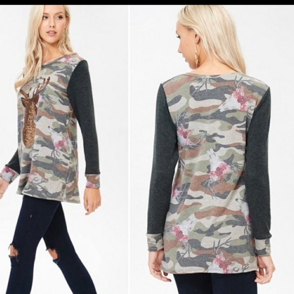 💕Camo Tunic Top with Sequin Reindeer Patch - Picture 2 of 3